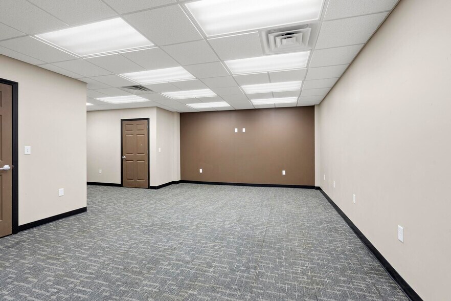 More Photos Of 1006 Ash St, Eudora Loft Creative Space For Lease