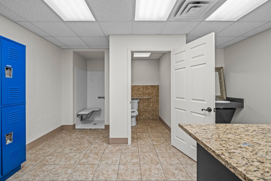 More Photos Of 1120 W Loop 289, Lubbock Medical For Lease