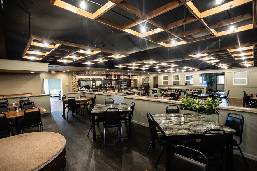More Photos Of 1301 E Fulton St, Garden City Bar For Sale