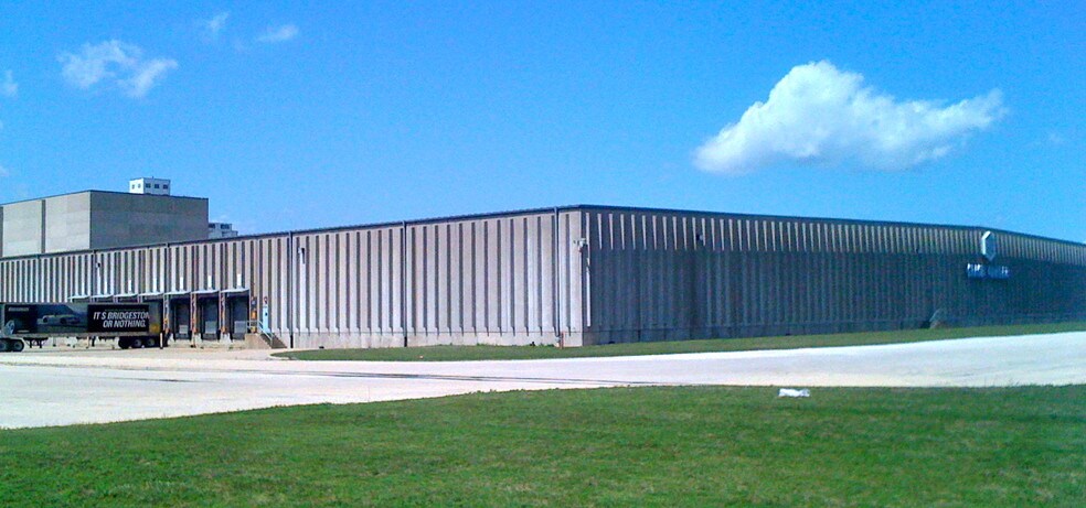 More Photos Of 1551 E Willow St, Kankakee Warehouse For Lease