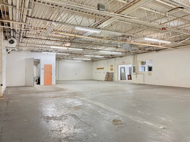 More Photos Of 22 Graf Rd, Newburyport Warehouse For Lease