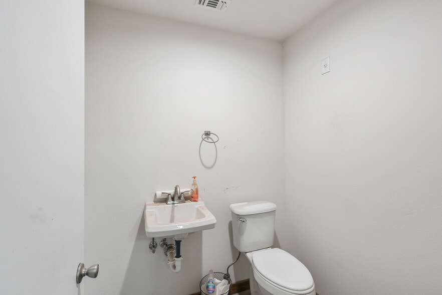 More Photos Of 2160 TX-118, Alpine Light Distribution For Sale