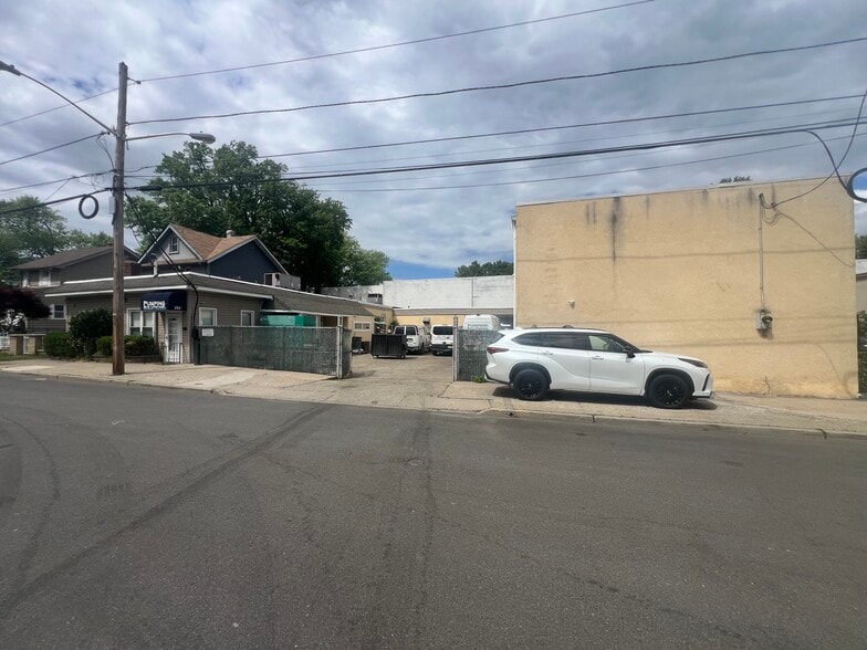 More Photos Of 262 Rutherford Blvd, Clifton Warehouse For Sale