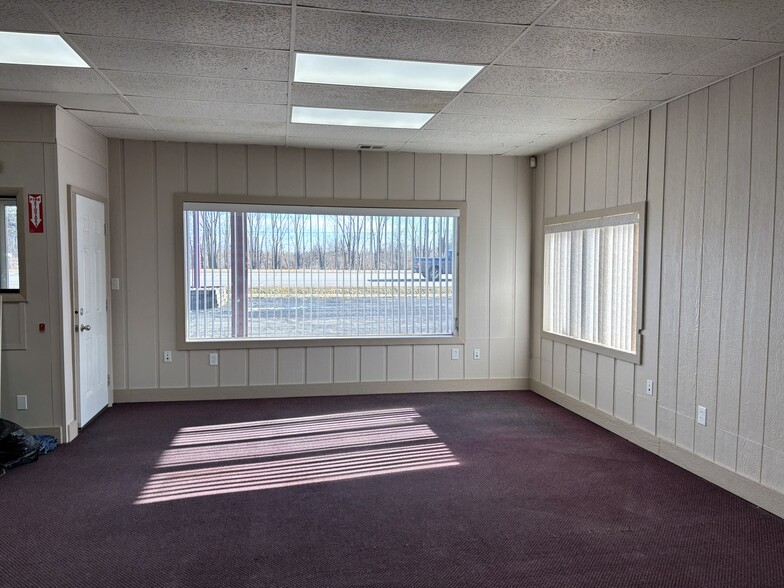 More Photos Of 1947 N Lapeer Rd, Lapeer Freestanding For Lease