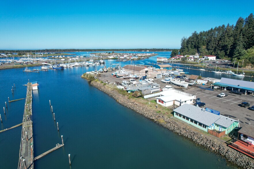 More Photos Of 142 Bay Front Loop, Winchester Bay General Retail For Sale