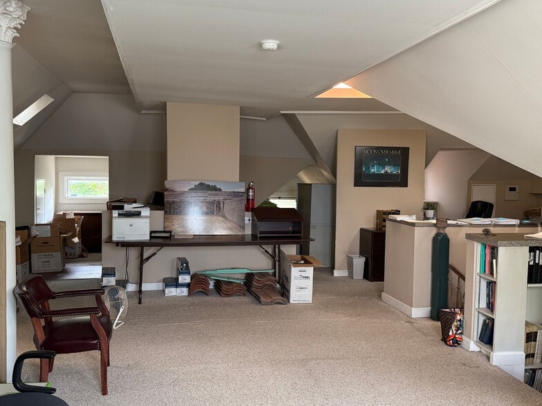 More Photos Of 1201 Griffin St W, Dallas Office For Sale