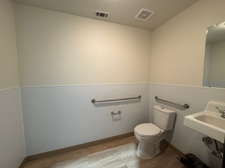 More Photos Of 3801 N Interstate 35, Denton Storefront Retail Office For Lease