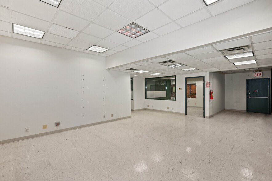 More Photos Of 755 Forest Ave, Staten Island Storefront Retail Residential For Lease