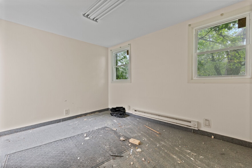 More Photos Of 15 Hamburg Tpke, Bloomingdale Office For Sale