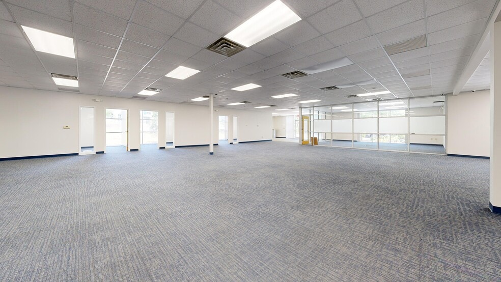 More Photos Of 3500 Gateway Centre Blvd, Morrisville Light Distribution For Lease