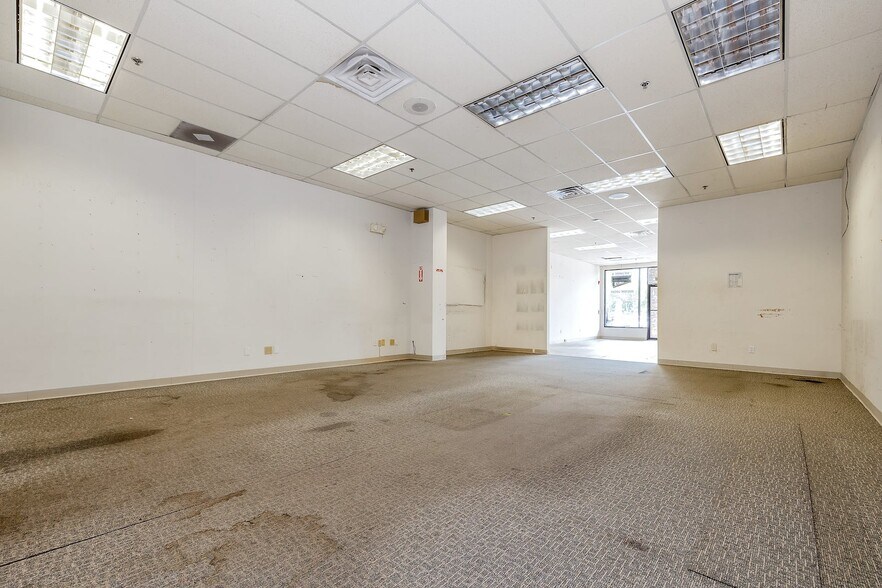 More Photos Of 27 N Middletown Rd, Nanuet Freestanding For Lease