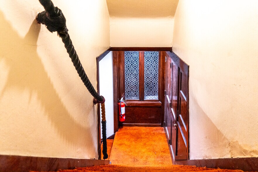 More Photos Of 2860 Perrysville Ave, Pittsburgh Funeral Home For Sale