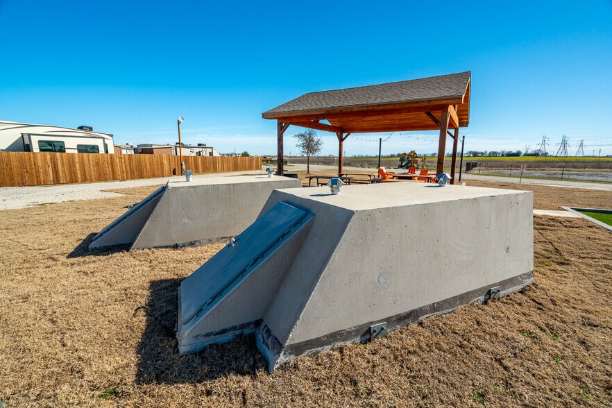 More Photos Of 4706 George Owens Rd, Ponder Trailer Camper Park For Sale