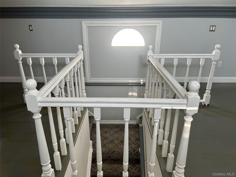 More Photos Of 361 Union Blvd, West Islip Office For Sale