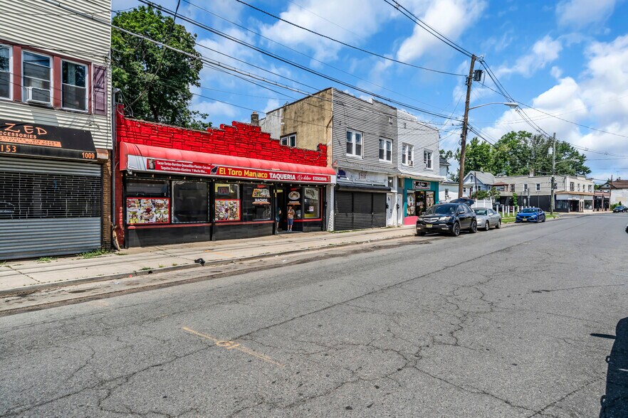 More Photos Of 1011 E 2nd St, Plainfield Storefront For Sale