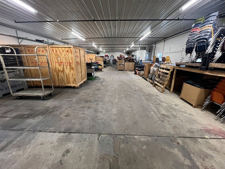 More Photos Of 1405 Walnut St, Highland Distribution For Sale