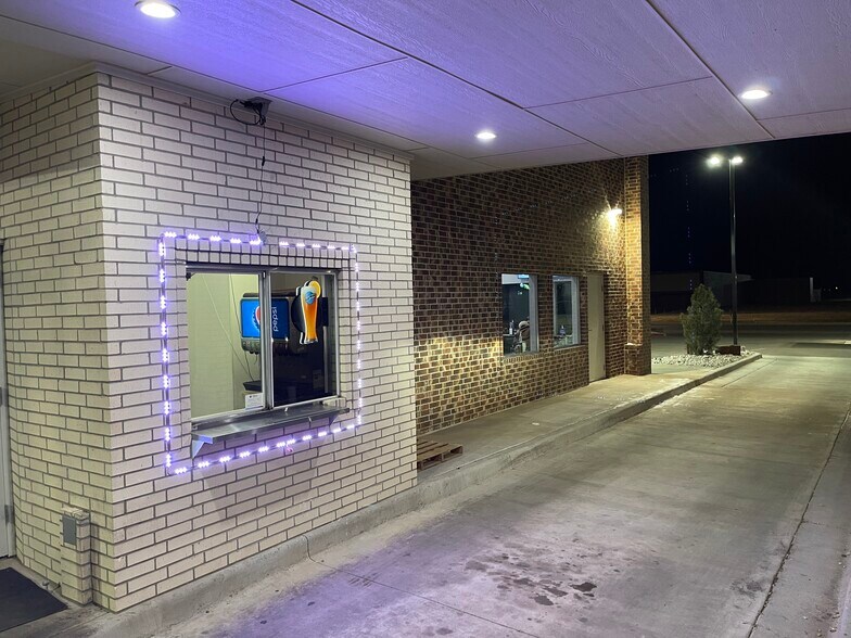 More Photos Of 1140 Kermit St, Plainview Restaurant For Sale