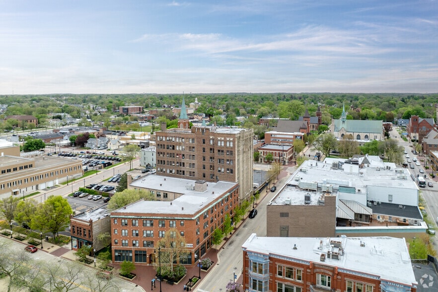More Photos Of 164 Division St, Elgin Office For Lease