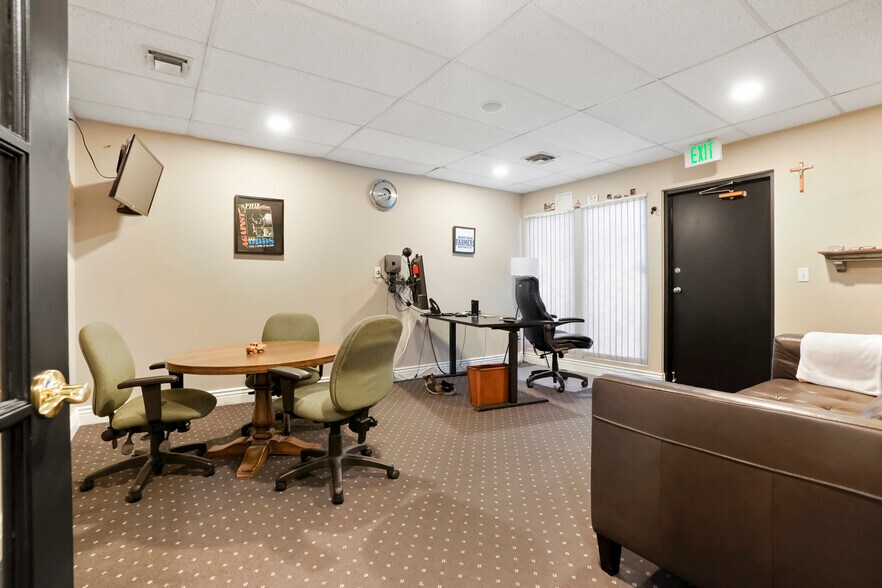 More Photos Of 7853-7867 W 38th Ave, Wheat Ridge Office For Sale