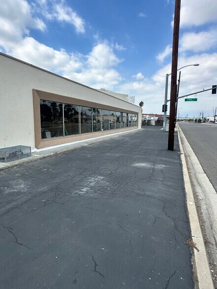 More Photos Of 2501 Yates Ave, Commerce Warehouse For Lease