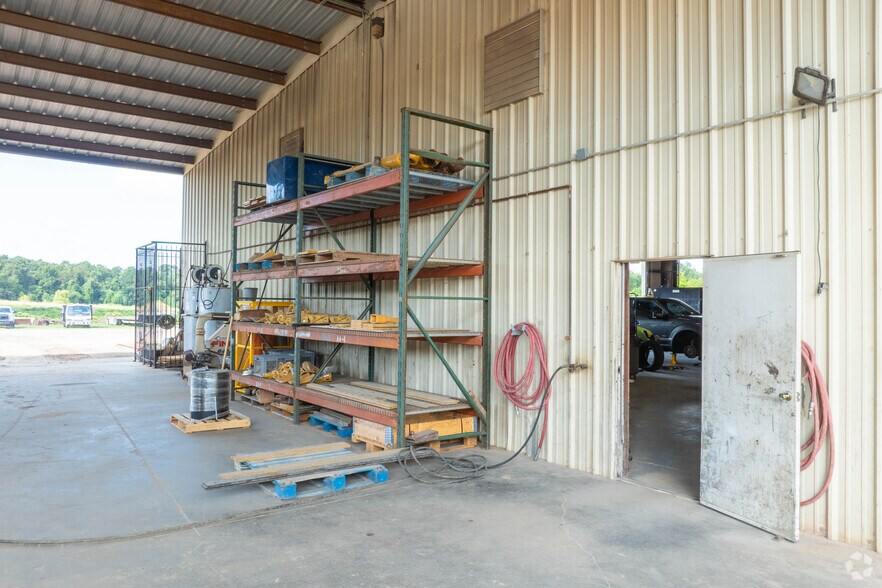 More Photos Of 141 Cort Rd, Columbia Warehouse For Lease