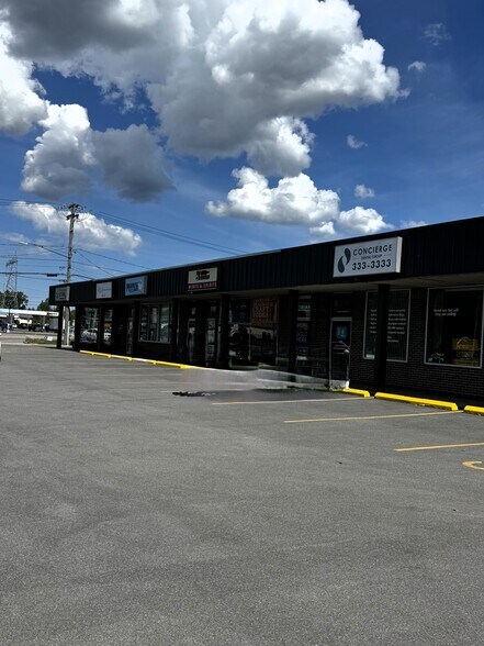 More Photos Of 6503-6515 Campbell Blvd, Pendleton General Retail For Lease