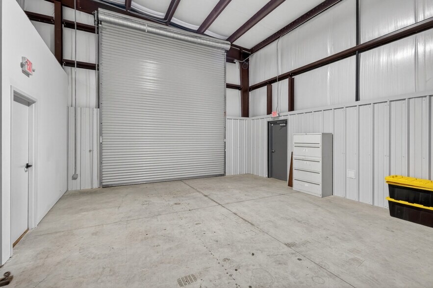 More Photos Of 3606 Explorer Trl, Oakwood Warehouse For Lease