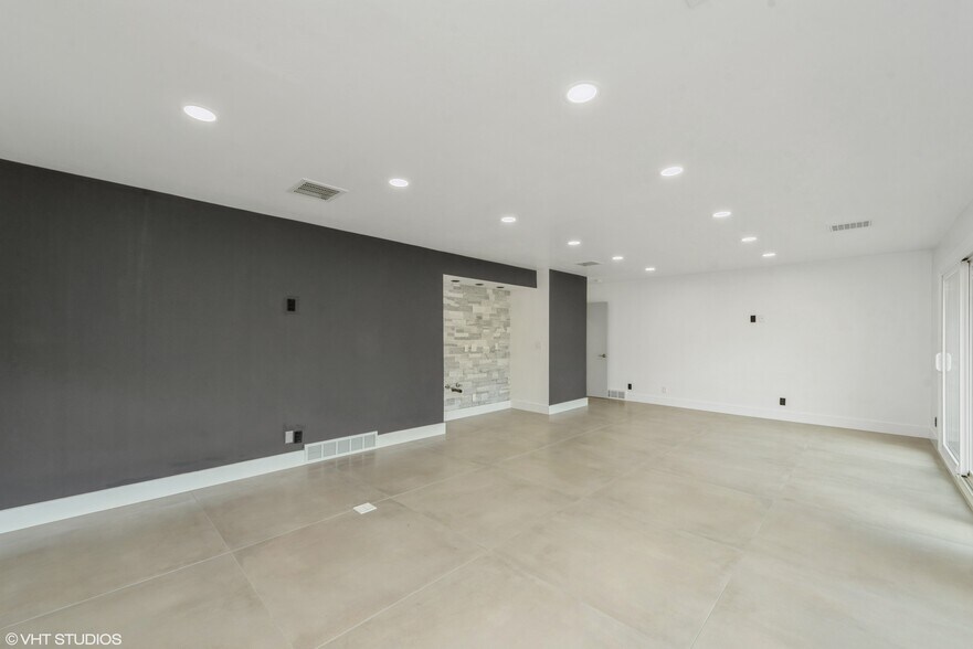 More Photos Of 711 N 1st St, Dekalb Office For Lease