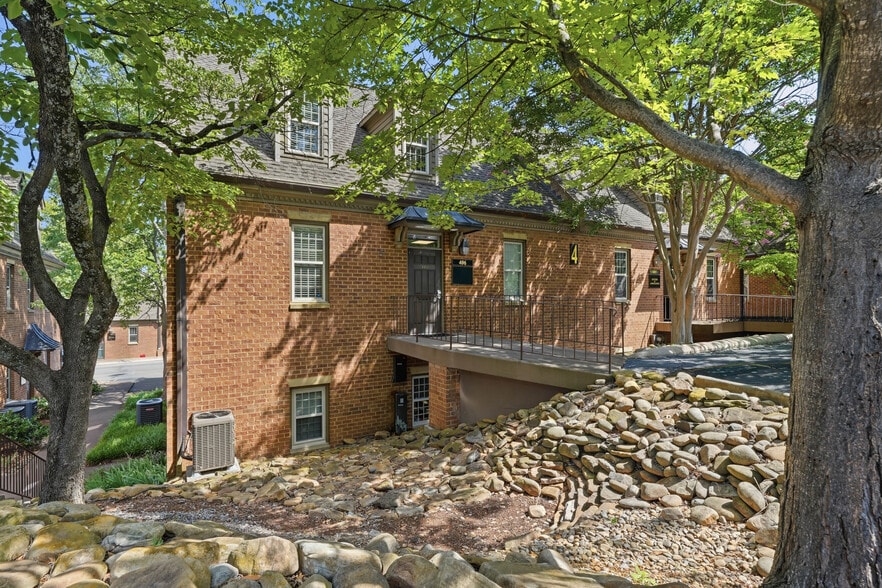 More Photos Of 9724 Kingston Pike, Knoxville Loft Creative Space For Sale