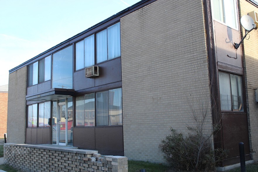Primary Photo Of 15080 Greenfield Rd, Detroit Apartments For Sale
