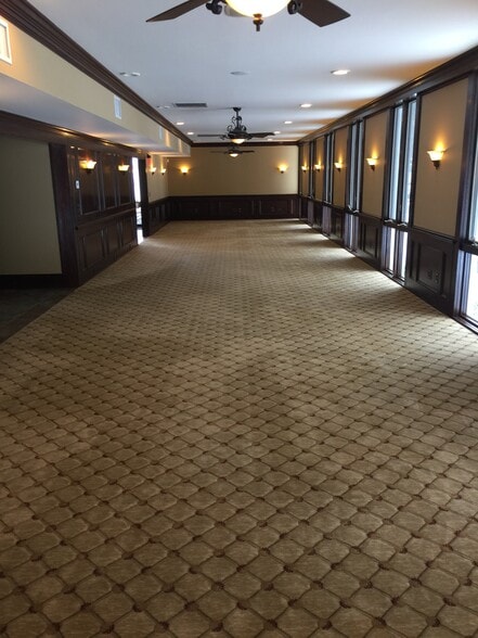 More Photos Of 10 Boice Rd, Hyde Park Medical For Sale