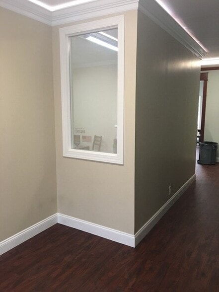 More Photos Of 808 Kraft St, Clarksville Office For Sale