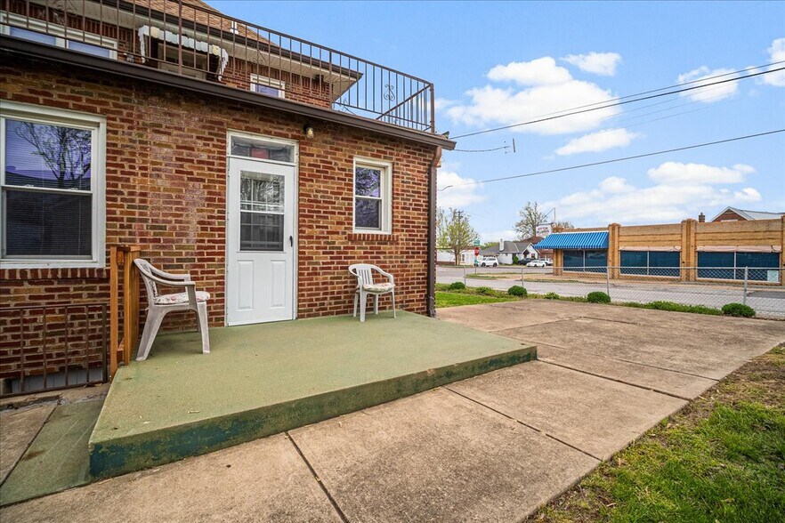 More Photos Of 8700 Gravois Rd, Saint Louis Storefront Retail Residential For Sale