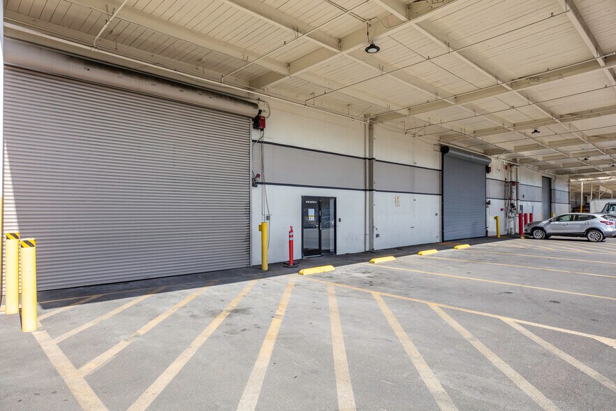 More Photos Of 6201 Coliseum Way, Oakland Warehouse For Lease