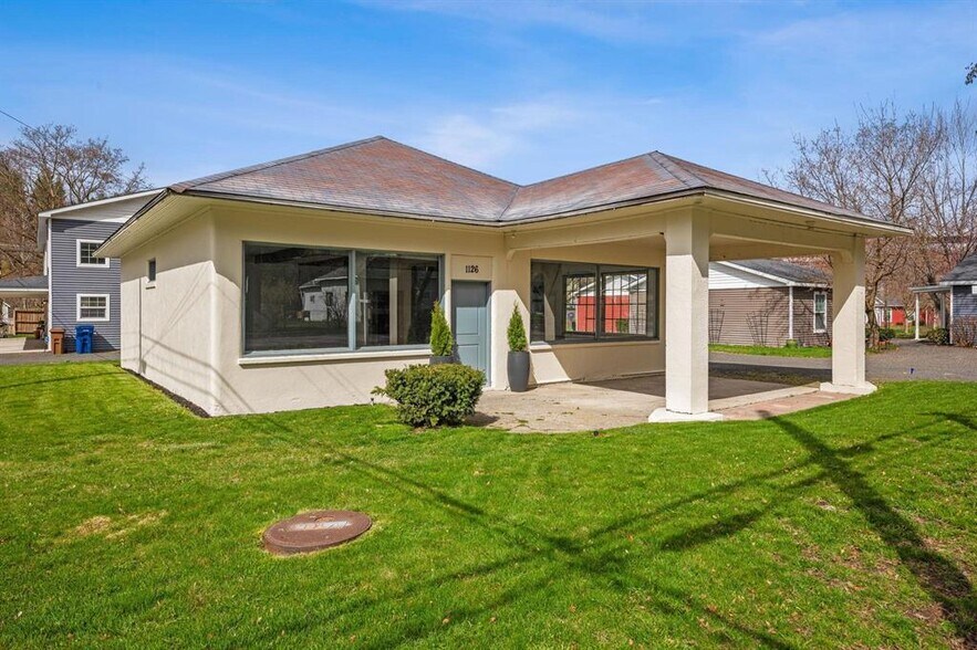 More Photos Of 1126 S Coeur d'Alene St, Spokane General Retail For Sale