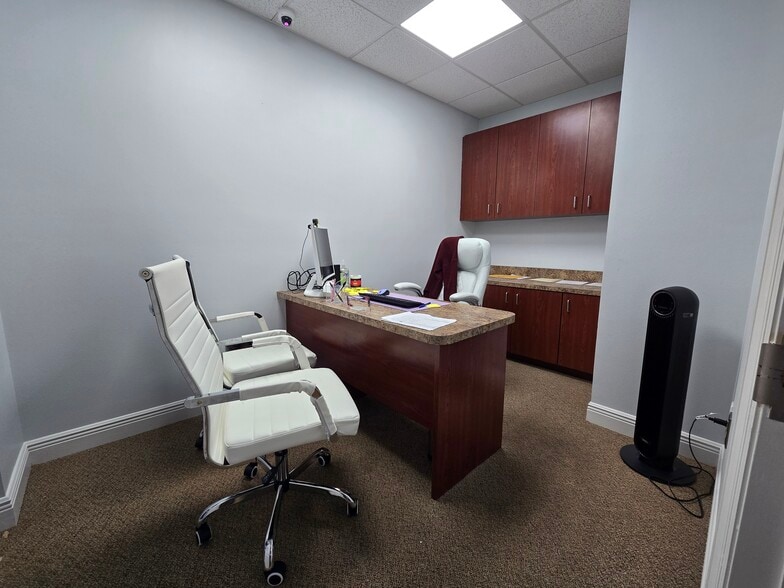 More Photos Of 13131 Kings Lake Dr, Gibsonton Medical For Lease