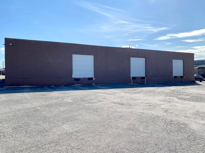 More Photos Of 5508-5516 Brewster St, San Antonio Warehouse For Lease