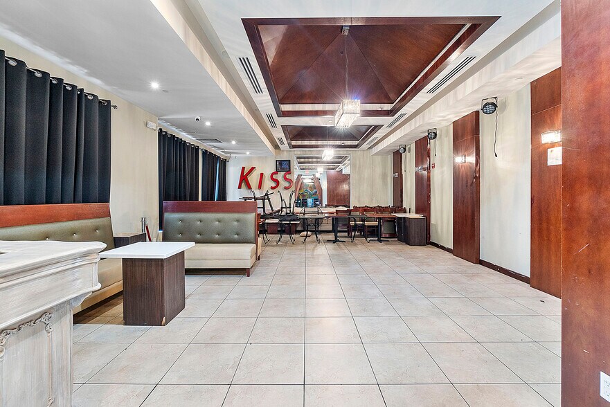 More Photos Of 401 W Atlantic Ave, Delray Beach Storefront Retail Office For Sale