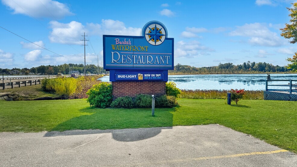 More Photos Of 2403 Sunnyside Dr, Cadillac Restaurant For Sale