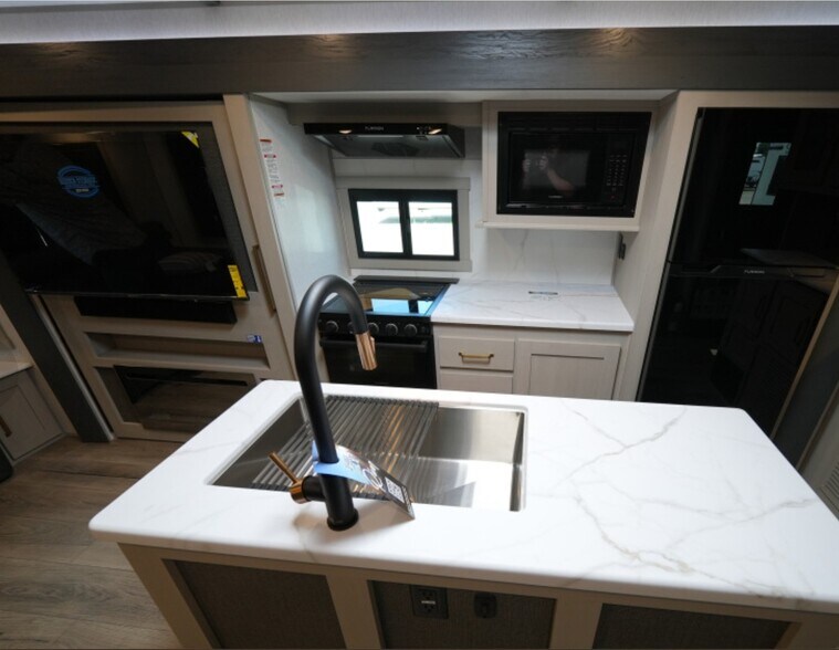 More Photos Of 303 W Garfield St, Enterprise Storefront Retail Office For Sale