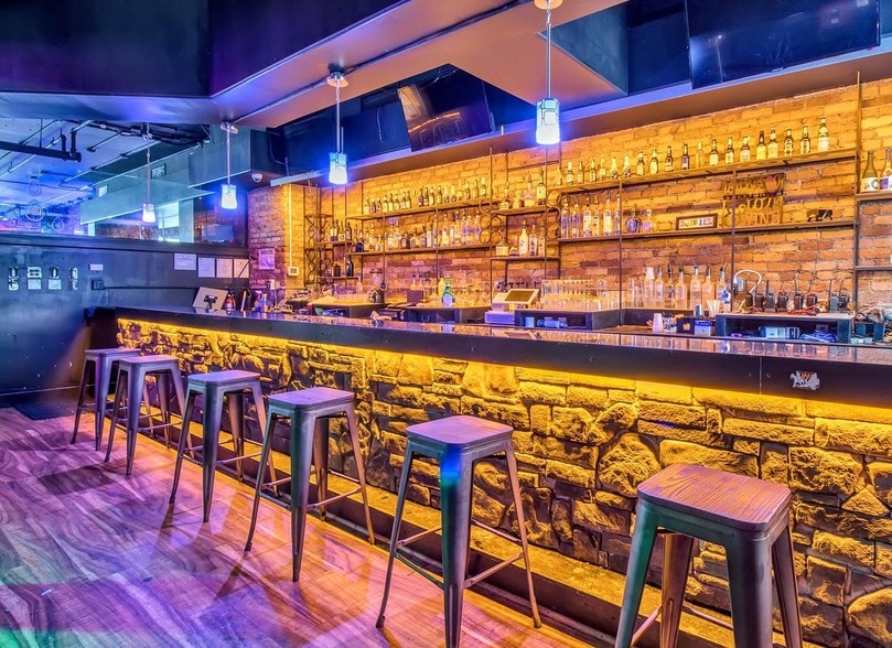 More Photos Of 228 Franklin St, Buffalo Bar For Sale