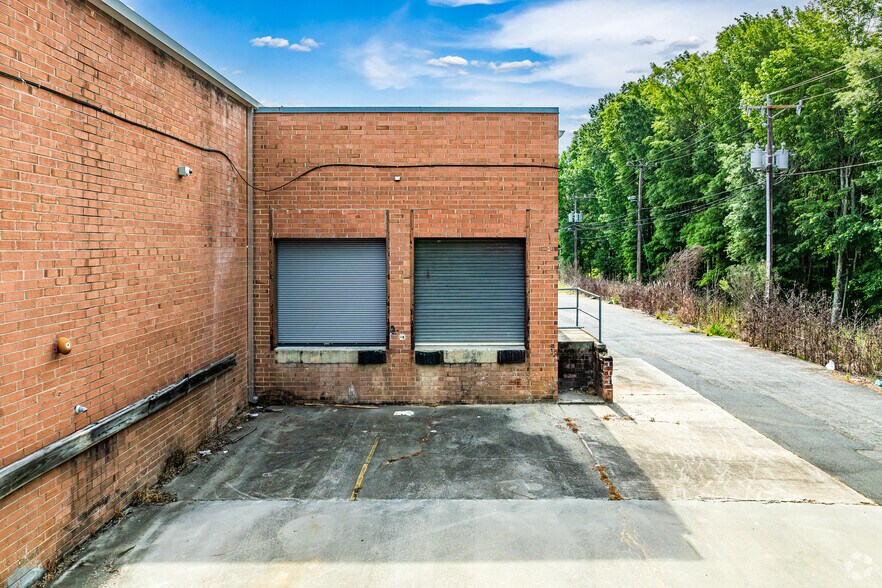 More Photos Of 2206-2212 W Webb Ave, Burlington Storefront For Lease