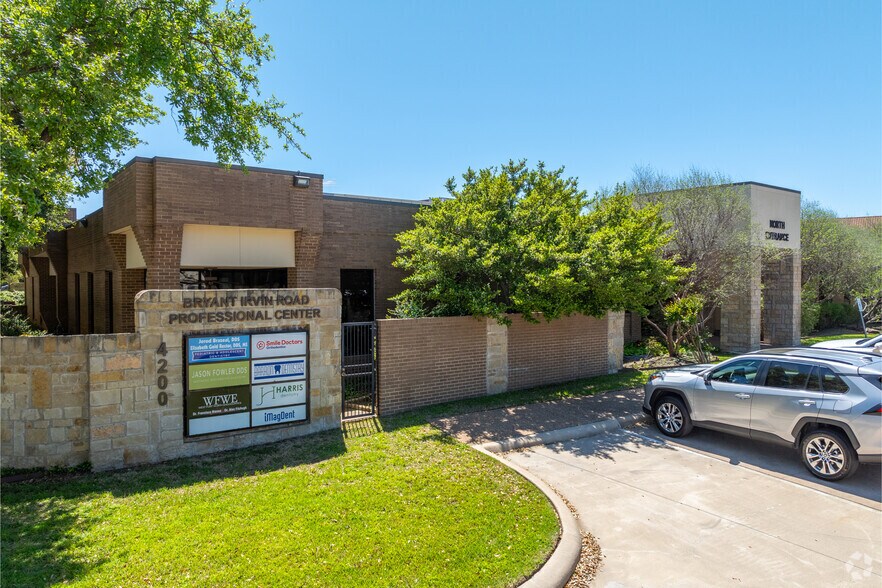 More Photos Of 4200 Bryant Irvin Rd, Benbrook Medical For Lease