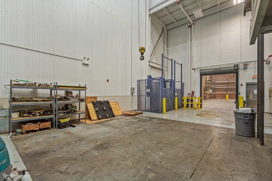 More Photos Of 400 Lake St, Shreveport Warehouse For Lease