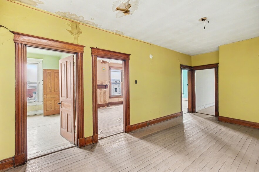 More Photos Of 1002 Monmouth St, Newport Office Residential For Sale