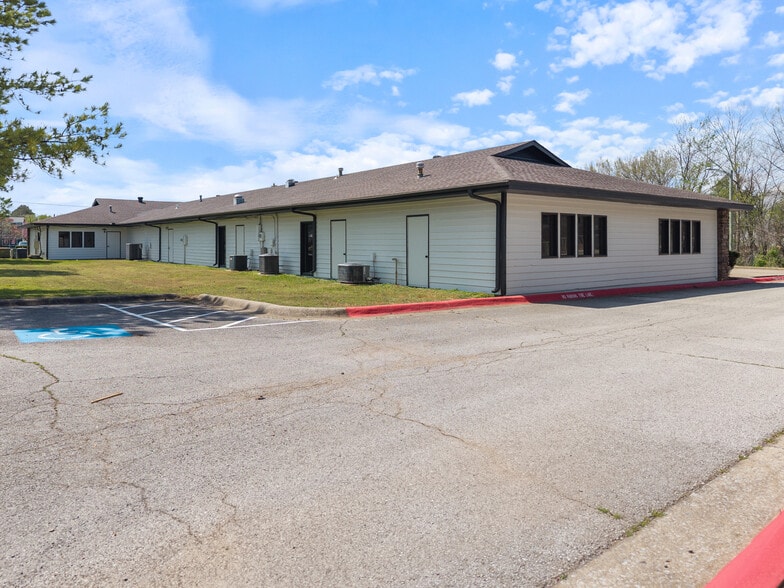 More Photos Of 2003 SE Walton Blvd, Bentonville Unknown For Lease