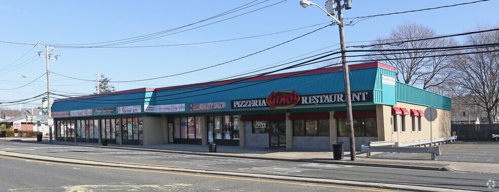 Primary Photo Of 742-756 N Wellwood Ave, Lindenhurst Storefront Retail Office For Lease