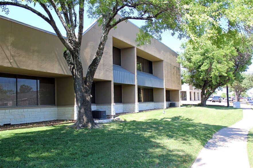 More Photos Of 1701 Southwest Pky, College Station Office For Lease