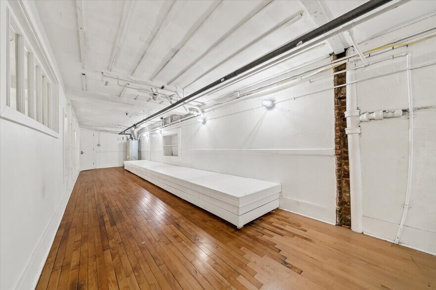 More Photos Of 339 Madison Ave, Memphis Storefront Retail Office For Lease