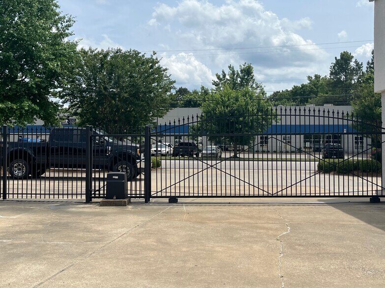 More Photos Of 7500 Appling Center Dr, Memphis Warehouse For Sale
